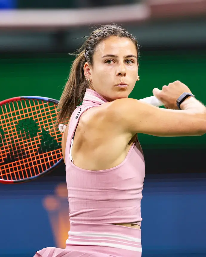 三月底, 她先后战胜 三月底, 她先后战胜